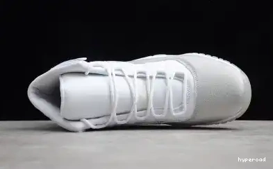 Hyperoad SILVER - 11 WHITE RETRO METALLIC JORDAN 0526